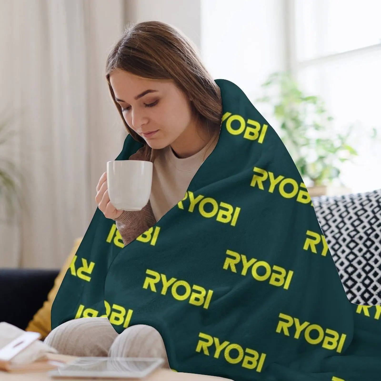 POWER TOOLS-RYOBI LOGO Throw B - Power Tools Logo のレビューと価格